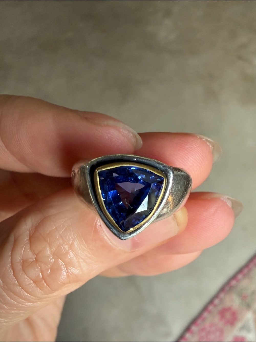 Triangle Tanzanite Bezel Sterling Silver Ring -4.56 g - Purple/Blue - Size 6.75